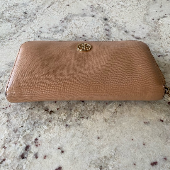 Tory Burch zip continental wallet - Picture 3 of 7